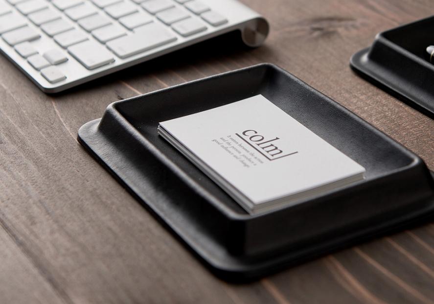 colmレザートレイSサイズ　ブルー　立体成型で作った本革製トレー