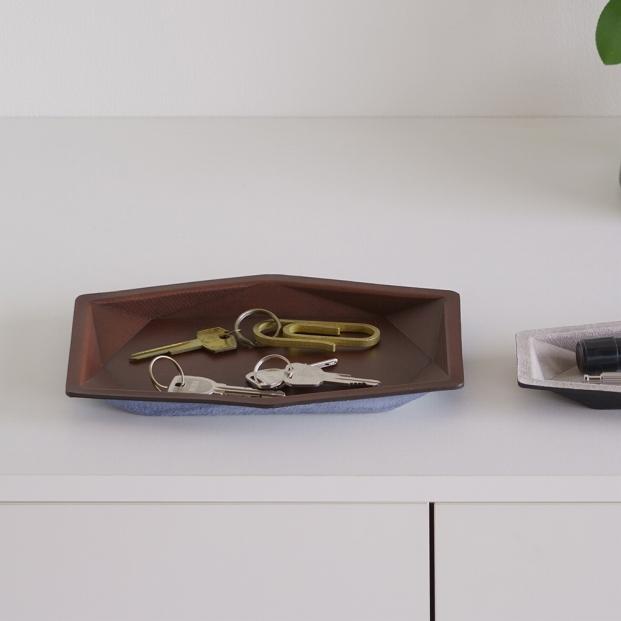 colm多角形レザートレイLサイズ　オリーブ　独自立体成型製法　