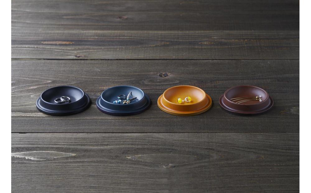 colmレザートレイ丸型Sサイズ　ブラウン　立体成型で作った本革製トレー