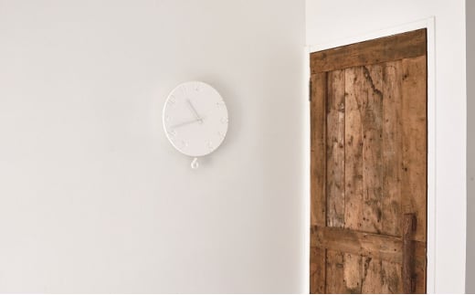 振り子時計 グッドデザイン賞受賞 時計 CARVED SWING NTL15-11 掛