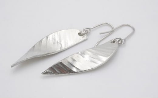 【高岡銅器】ピアス 葉 民芸品 工芸品 伝統技術 アクセサリ