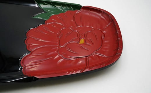 コヒ盆牡丹模様彫入り漆蒔絵 民芸品 工芸品 雑貨 日用品 木