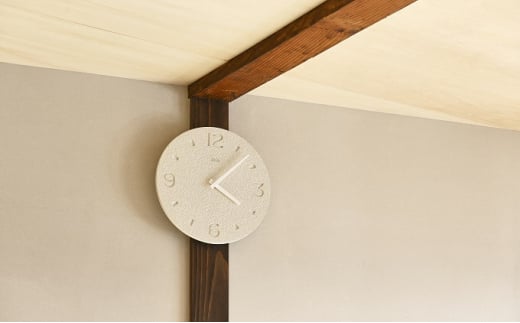 珪藻土の時計（掻き落とし仕上げ） / ホワイト（NY21-03 WH）