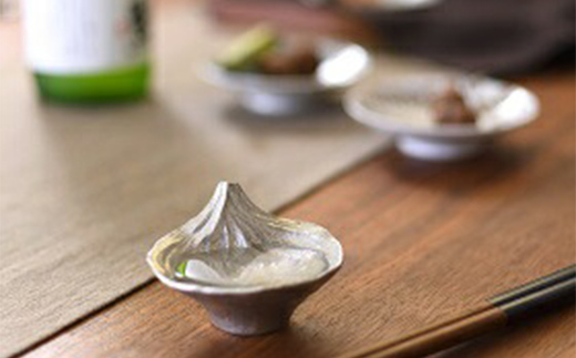 銀雅堂 さかさ富士猪口 おちょこ 錫 酒器 富士山 プレゼン