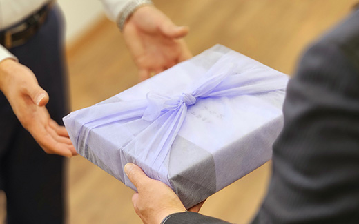 魚卸問屋はりたや自慢の鱒寿司個包装炙り15個入 ｜ トラウトサーモン 厚切り 国産の笹 魚卸問屋 熟練職人 厳選素材 個包装 食べきりサイズ 手造り お土産 ご贈答 ※北海道・青森・九州・沖縄・離島への配送不可