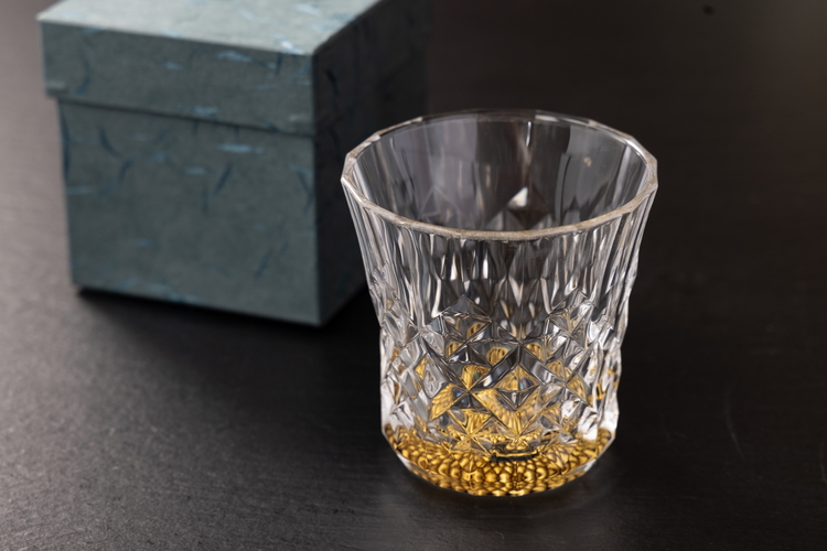 創業大正2年、100年以上続く佛檀店が制作。蜃気楼グラスシリーズ、ロックグラス『宴』 ※北海道・沖縄・離島への配送不可