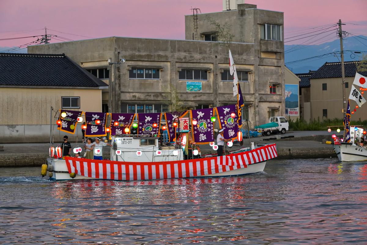 【船上で楽しむ贅沢花火！】くろべ生地浜海上花火大会2024 鑑賞券 弁当付 限定席数20/富山県黒部市