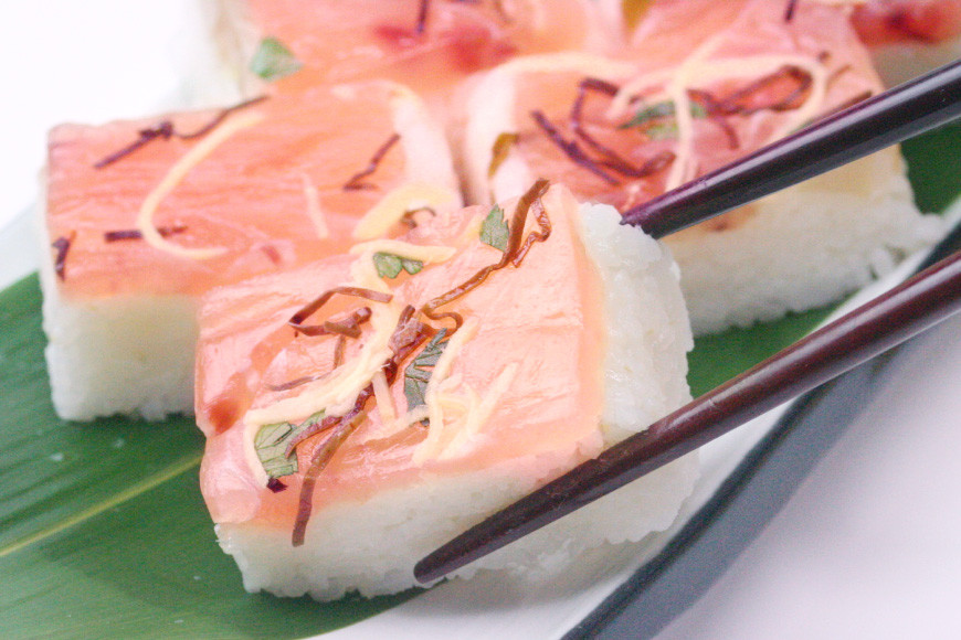 サス（カジキマグロ）昆布〆の押し寿司 35g×6個 折箱入り 寿司 押し寿司 さす かじきまぐろ 富山名物 冷蔵/ます寿司屋ヒロ助/富山県 黒部市