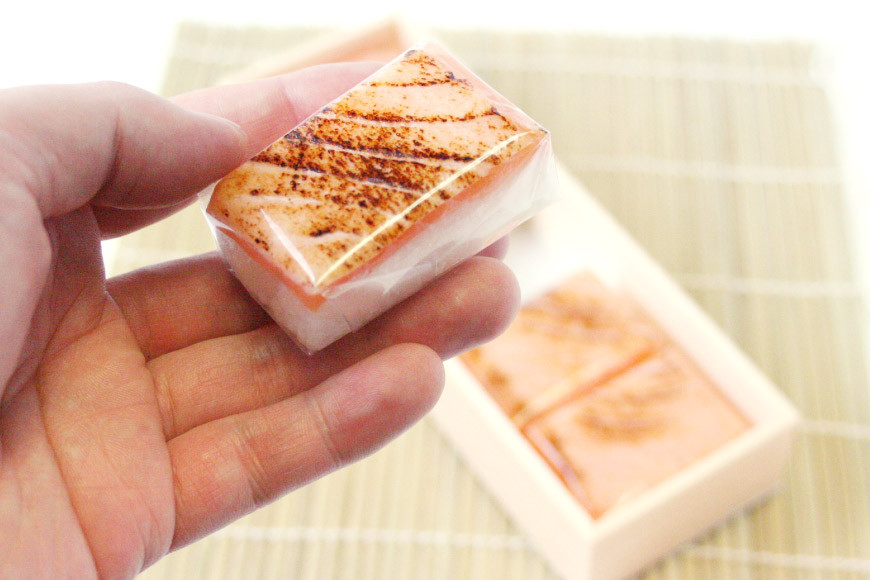 炙りサーモンの押し寿司 35g×6個 折箱入り 寿司 押し寿司 炙りサーモン あぶりサーモン 富山名物 冷蔵/ます寿司屋ヒロ助/富山県 黒部市