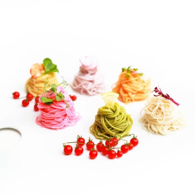 富山県砺波市　180年の技法を伝承した手延べ麺　花の形のカラフルそうめん　柿里商店「絲5袋入」