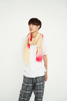 地平線「城端絹」でふんわりと織りあげた肌触りのやさしいストール 地平線（ベージュ×カーマイン）