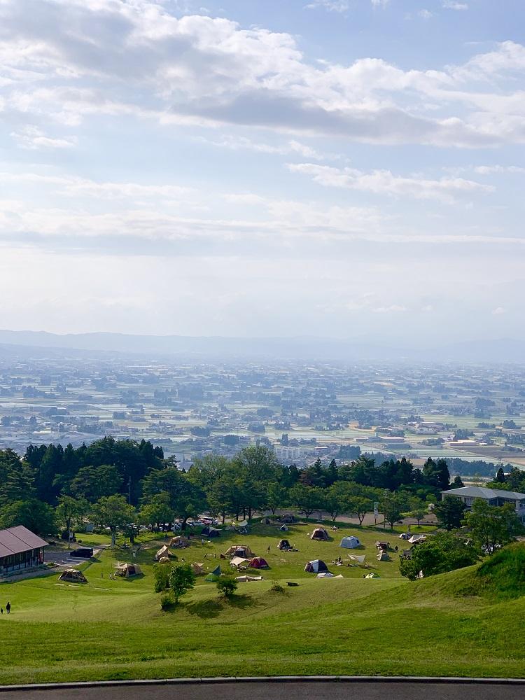 キャンプ場展望サイト利用券1枚（10名様分キャンプ宿泊チケット1泊分）＋記念品 10名分　記念品あり