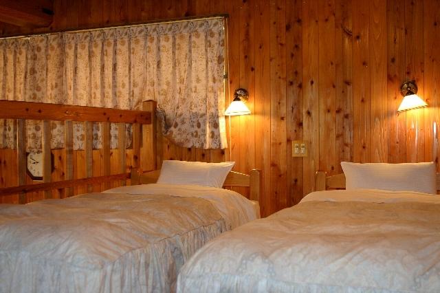 平日限定コテージ宿泊（4人棟）とスキー場1日券のセットプラン