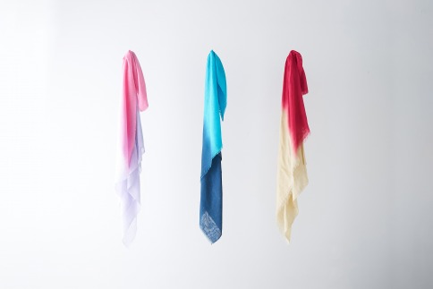 朝焼け「城端絹」でふんわりと織りあげた肌触りのやさしいストール 朝焼け（ピンク×ラベンダー）