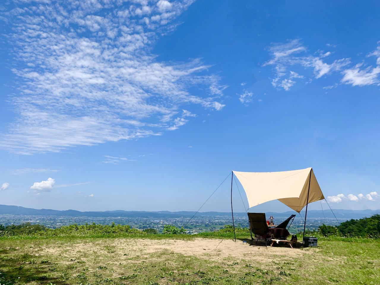 キャンプ場展望サイト利用券1枚（10名様分キャンプ宿泊チケット1泊分）＋記念品 10名分　記念品あり