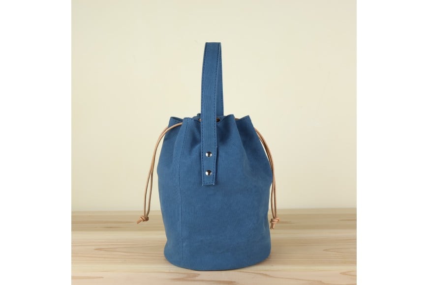 丸底の巾着バッグ　L　ブルー / アトリエSASSA / 富山県 朝日町 [34310187]