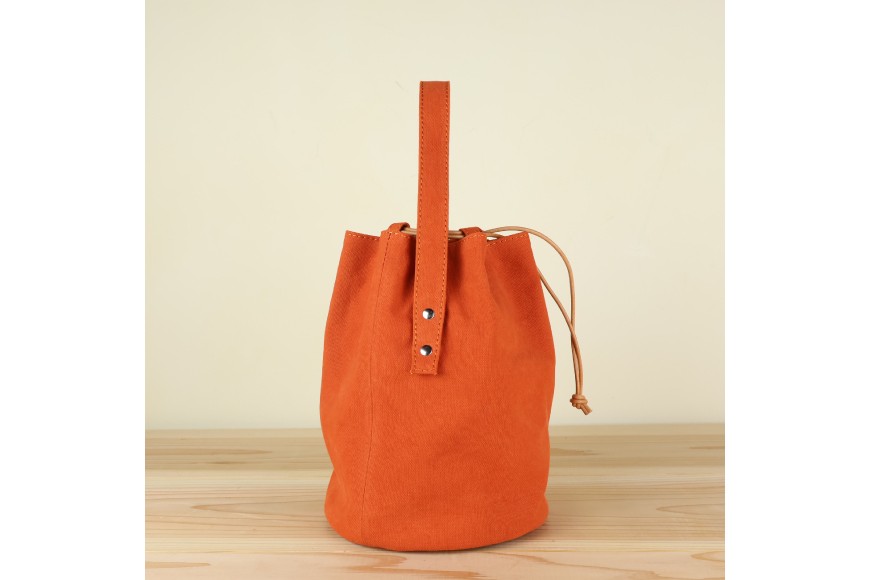 丸底の巾着バッグ　L　オレンジ / アトリエSASSA / 富山県 朝日町 [34310191]