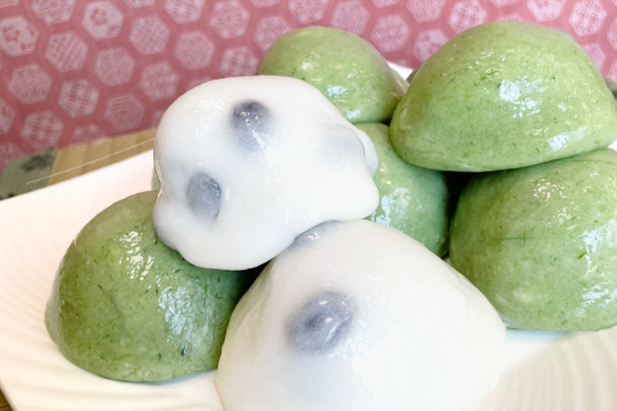 【里山手摘み!!】 よもぎ大福 8ヶ・黒豆大福 2ヶ 計10ヶ [大むら菓子舗 富山県 朝日町 34310340] お菓子 和菓子 スウィーツ 餅 あんこ アンコ よもぎ 黒豆