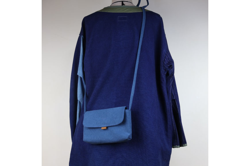 よこポシェット ブルー [アトリエSASSA 富山県 朝日町 34310397-bl] ポシェット 斜めがけ バッグ 長財布 スマホ 帆布 革 おしゃれ 手作り シンプル レザー