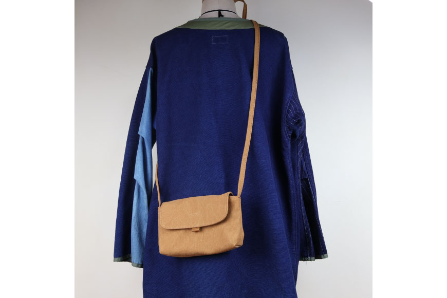 よこポシェット キャメル [アトリエSASSA 富山県 朝日町 34310397-cm] ポシェット 斜めがけ バッグ 長財布 スマホ 帆布 革 おしゃれ 手作り シンプル レザー