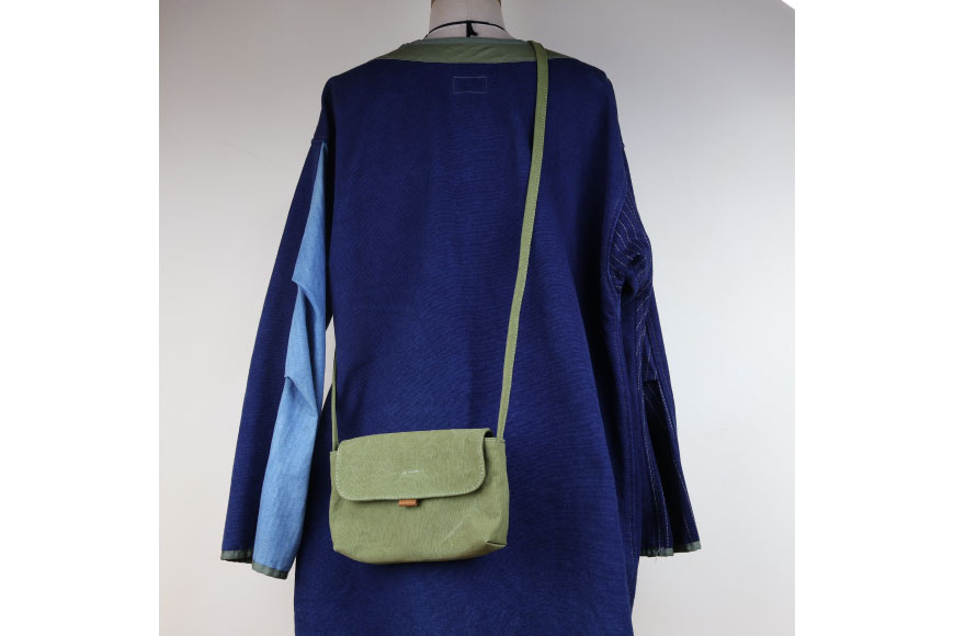 よこポシェット ライトカーキ [アトリエSASSA 富山県 朝日町 34310397-lk] ポシェット 斜めがけ バッグ 長財布 スマホ 帆布 革 おしゃれ 手作り シンプル レザー