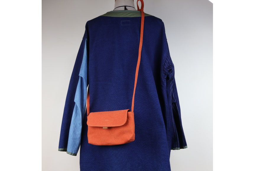 よこポシェット オレンジ  [アトリエSASSA 富山県 朝日町 34310397-or] ポシェット 斜めがけ バッグ 長財布 スマホ 帆布 革 おしゃれ 手作り シンプル レザー