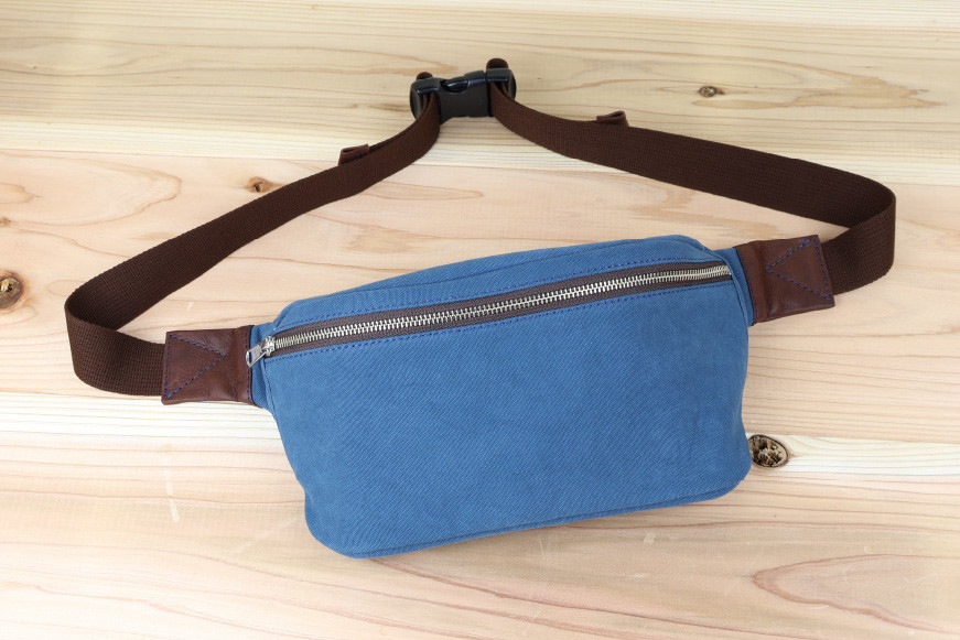 フェスバッグ ブルー / アトリエSASSA / 富山県 朝日町 [34310161] バッグ シンプル ヴィンテージ ボディバッグ 斜めがけ 革 レザー 帆布