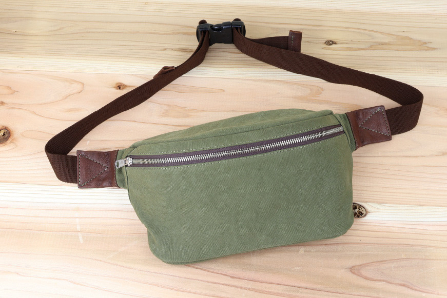 フェスバッグ アーミーグリーン / アトリエSASSA / 富山県 朝日町 [34310162] バッグ シンプル ヴィンテージ ボディバッグ 斜めがけ 革 レザー 帆布
