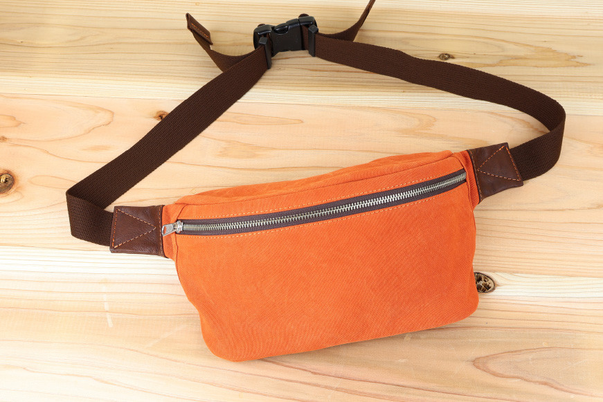 フェスバッグ オレンジ / アトリエSASSA / 富山県 朝日町 [34310165] バッグ シンプル ヴィンテージ ボディバッグ 斜めがけ 革 レザー 帆布