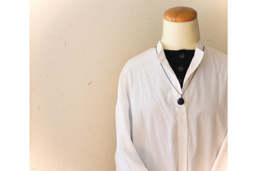 漆玉黒ネックレス「黒と金古美」漆玉1.8cm & チェーン55cm [越久米作 富山県 朝日町 34310294] コシノクメサク 漆 漆玉 塗り造形 アクセサリー ネックレス ペンダント 小物 ファッション メール便