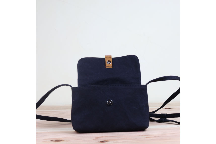 よこポシェット ブラック [アトリエSASSA 富山県 朝日町 34310397-bk] ポシェット 斜めがけ バッグ 長財布 スマホ 帆布 革 おしゃれ 手作り シンプル レザー