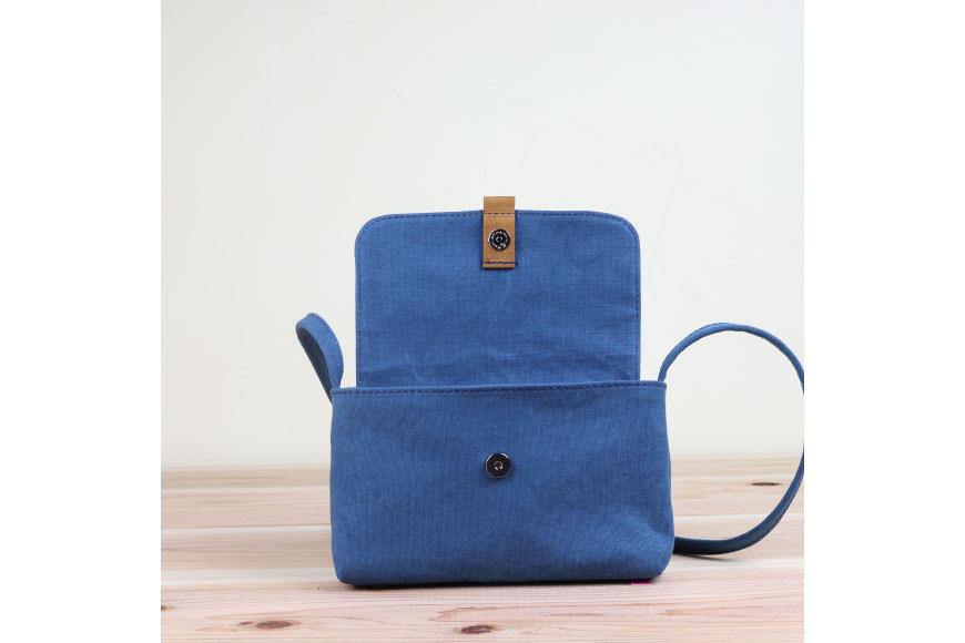 よこポシェット ブルー [アトリエSASSA 富山県 朝日町 34310397-bl] ポシェット 斜めがけ バッグ 長財布 スマホ 帆布 革 おしゃれ 手作り シンプル レザー