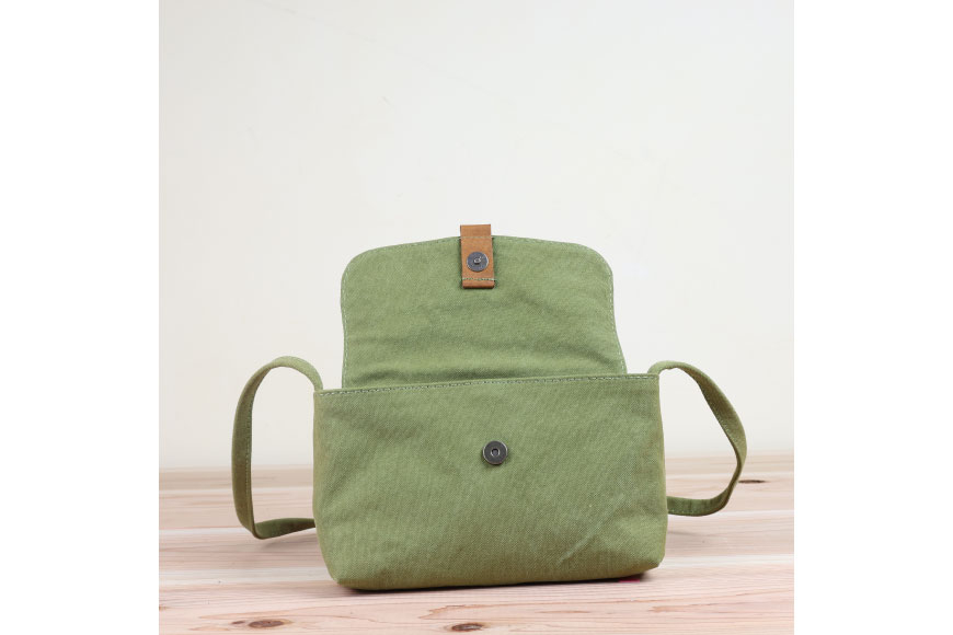 よこポシェット ライトカーキ [アトリエSASSA 富山県 朝日町 34310397-lk] ポシェット 斜めがけ バッグ 長財布 スマホ 帆布 革 おしゃれ 手作り シンプル レザー