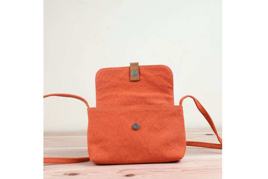 よこポシェット オレンジ  [アトリエSASSA 富山県 朝日町 34310397-or] ポシェット 斜めがけ バッグ 長財布 スマホ 帆布 革 おしゃれ 手作り シンプル レザー