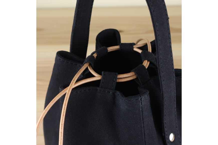 丸底の巾着バッグ　L　ブラック / アトリエSASSA / 富山県 朝日町 [34310190]