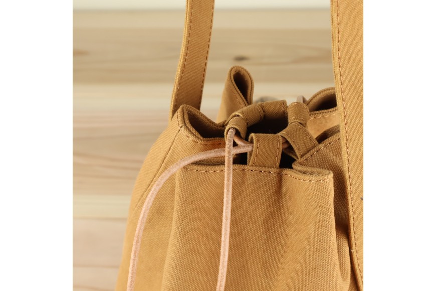 丸底の巾着バッグ　L　キャメル / アトリエSASSA / 富山県 朝日町 [34310193]