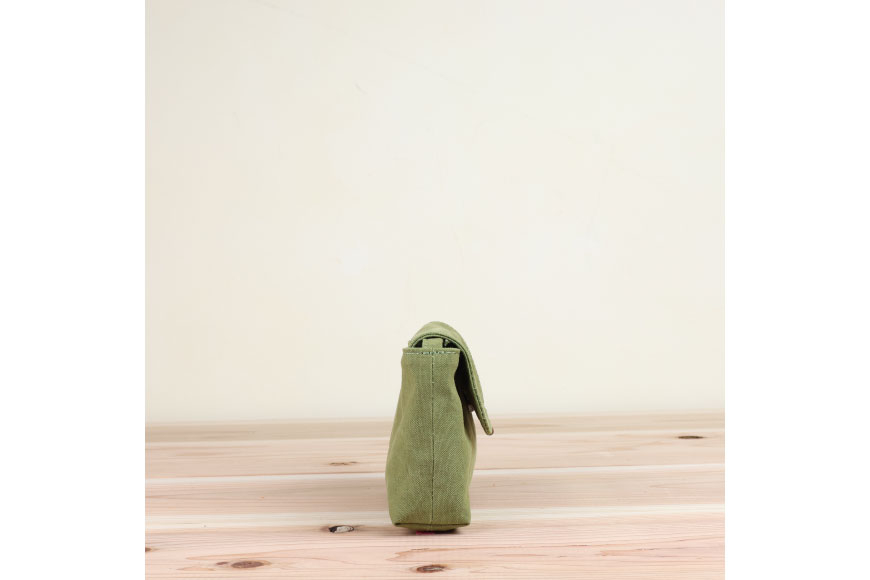 よこポシェット ライトカーキ [アトリエSASSA 富山県 朝日町 34310397-lk] ポシェット 斜めがけ バッグ 長財布 スマホ 帆布 革 おしゃれ 手作り シンプル レザー