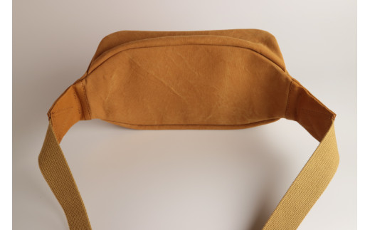 ボディバッグ キャメル [アトリエSASSA 富山県 朝日町 34310134]