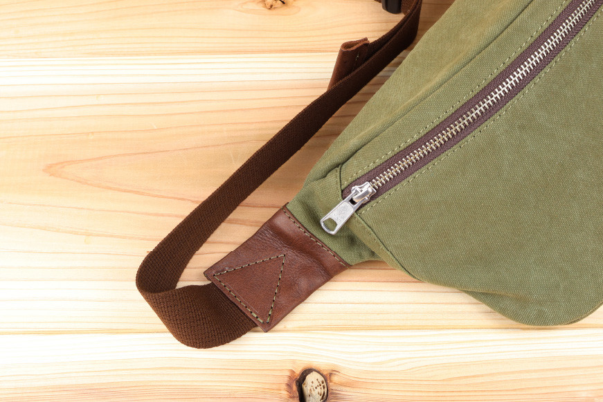 フェスバッグ アーミーグリーン / アトリエSASSA / 富山県 朝日町 [34310162] バッグ シンプル ヴィンテージ ボディバッグ 斜めがけ 革 レザー 帆布