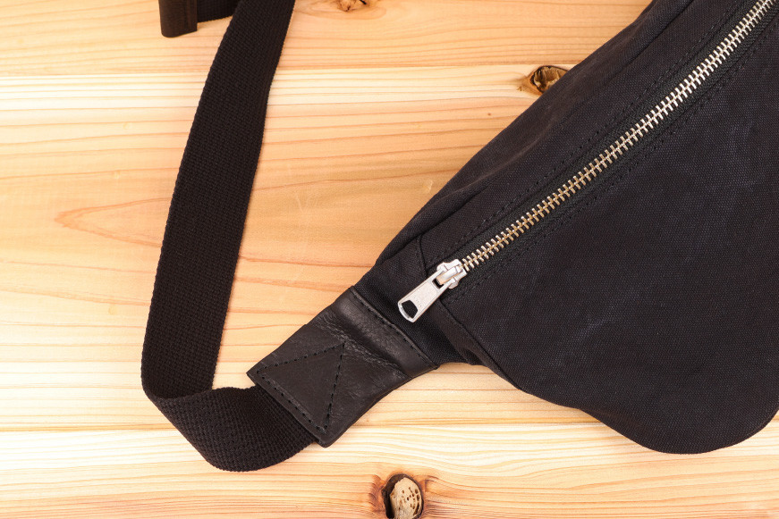 フェスバッグ ブラック / アトリエSASSA / 富山県 朝日町 [34310164] バッグ シンプル ヴィンテージ ボディバッグ 斜めがけ 革 レザー 帆布