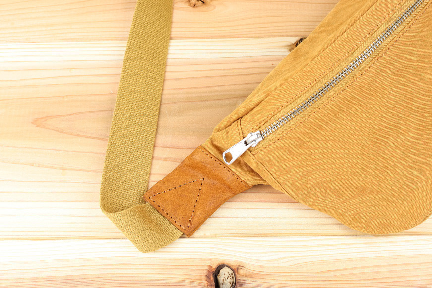 フェスバッグ キャメル / アトリエSASSA / 富山県 朝日町 [34310167] バッグ シンプル ヴィンテージ ボディバッグ 斜めがけ 革 レザー 帆布