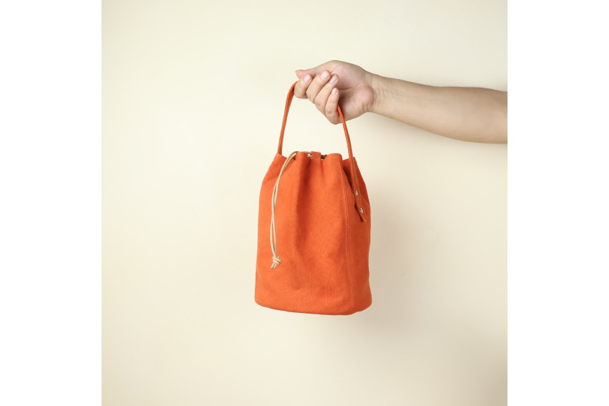 丸底の巾着バッグ　L　オレンジ / アトリエSASSA / 富山県 朝日町 [34310191]