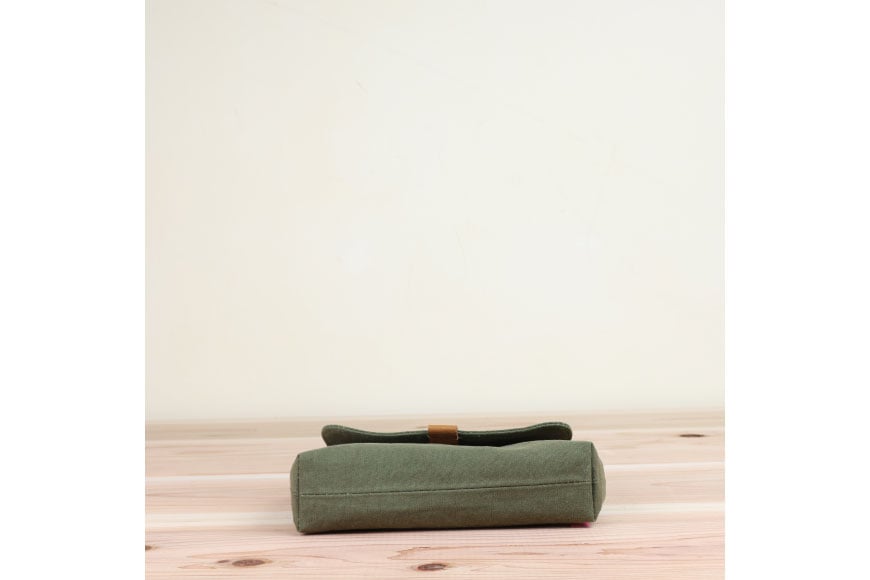 よこポシェット アーミーグリーン [アトリエSASSA 富山県 朝日町 34310397-ag] ポシェット 斜めがけ バッグ 長財布 スマホ 帆布 革 おしゃれ 手作り シンプル レザー