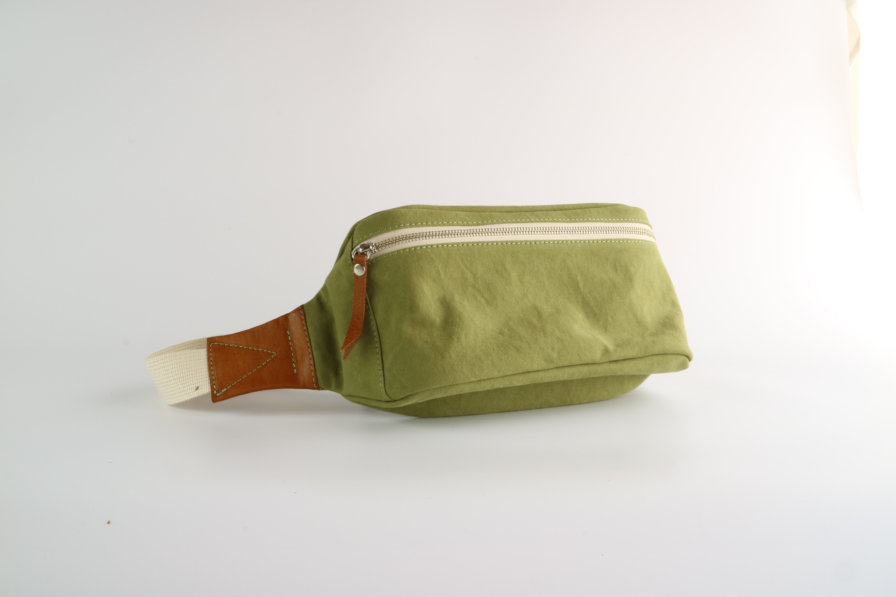 ボディバッグ ライトカーキ [アトリエSASSA 富山県 朝日町 34310273]