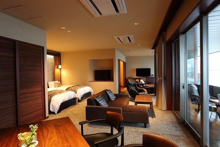 和倉温泉 日本の宿のと楽ペア宿泊券（最上階プレミアムルーム客室一泊二食付き）