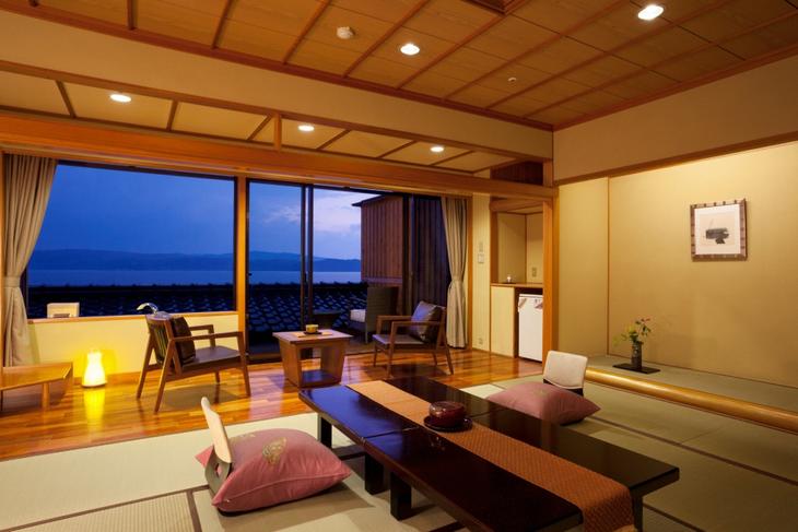 和倉温泉　日本の宿のと楽ペア宿泊券（能登島テラスクラブ温泉付客室一泊二食付き）