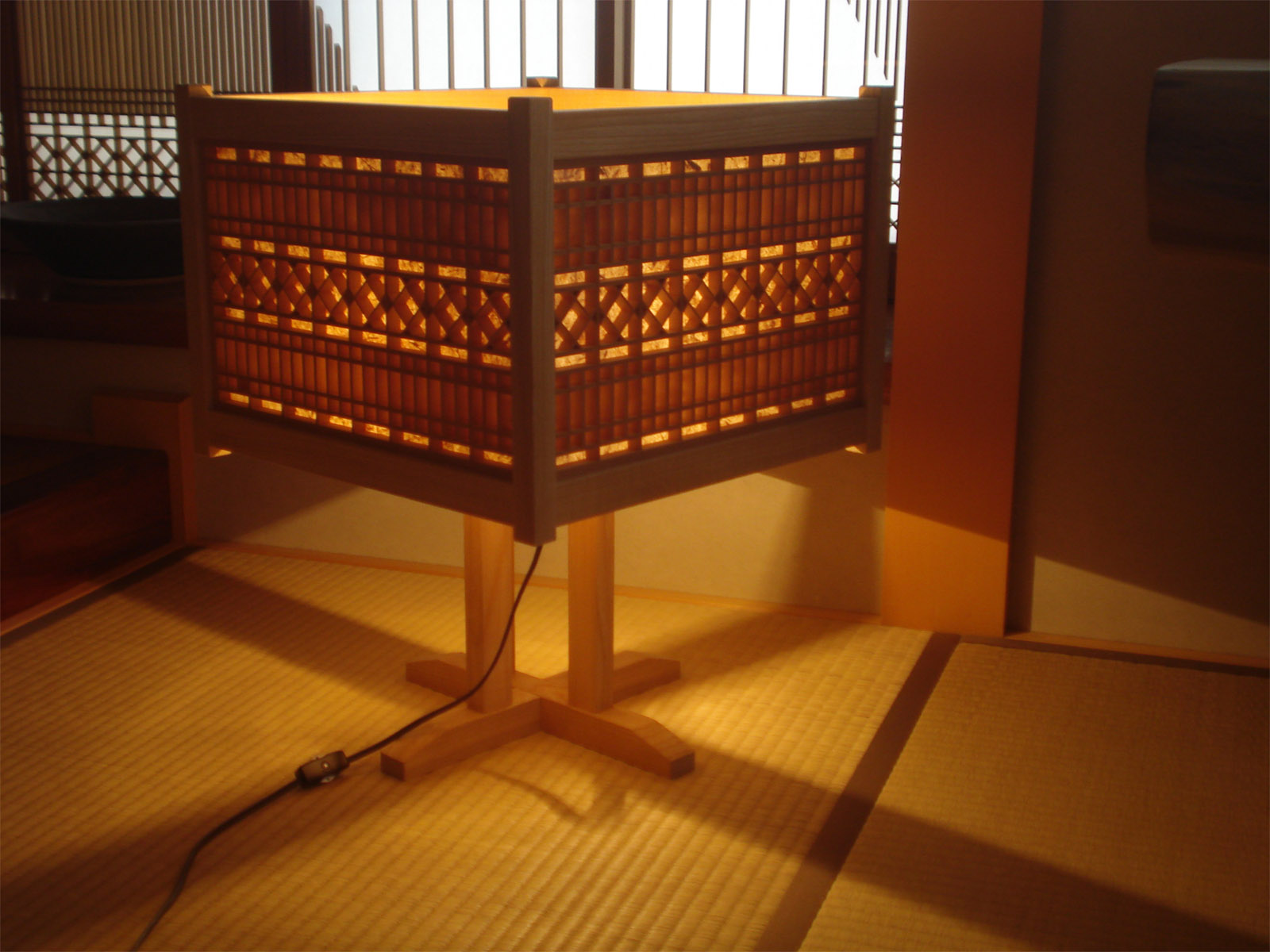 組子入りテーブルランプ　日用品 インテリア