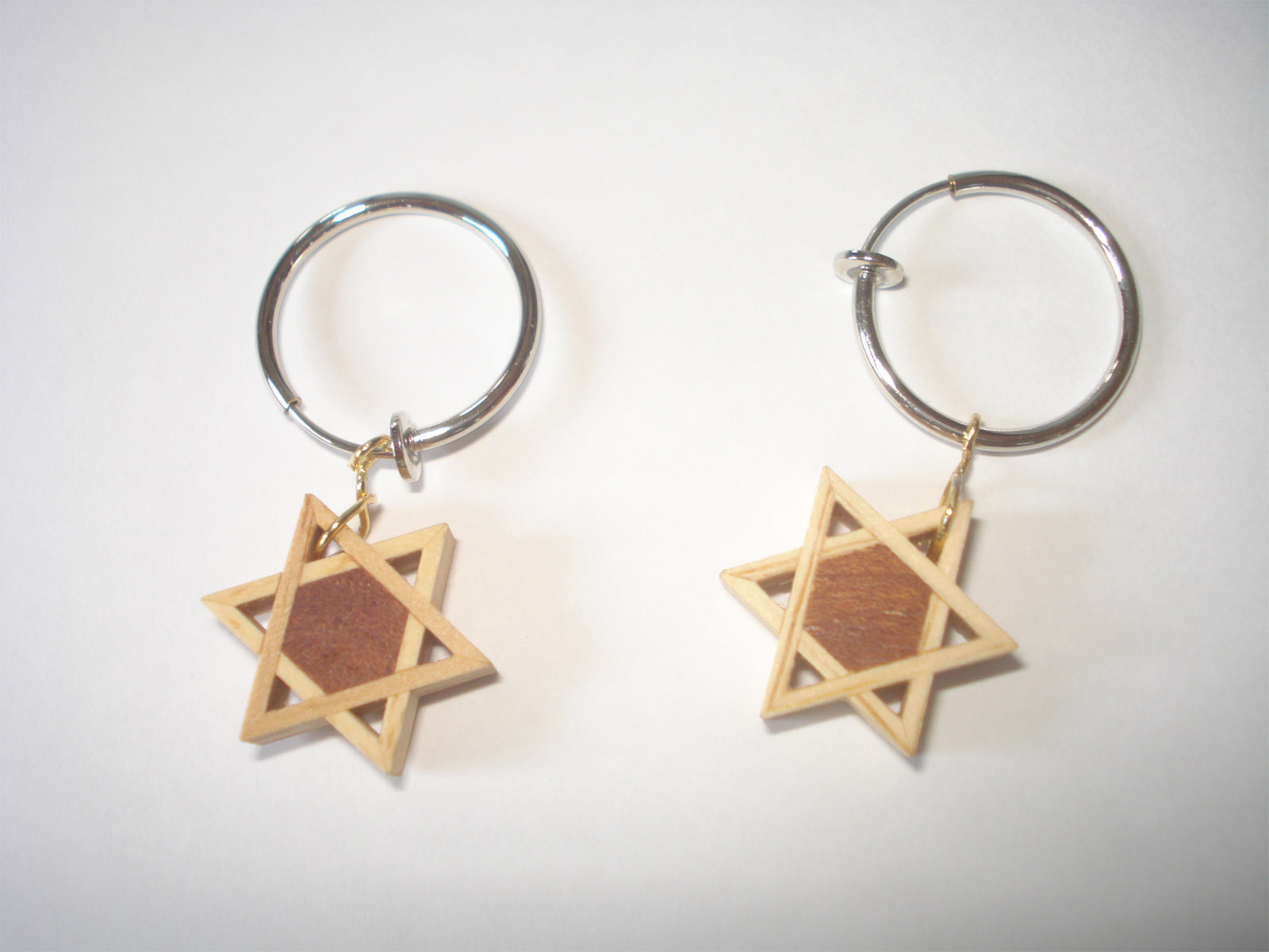 建具の組子で作った星形のイヤリングですヘキサグラム　イヤリング２０mm　プレゼント ギフト 女性 六芒星 木製 ケヤキ 個性的