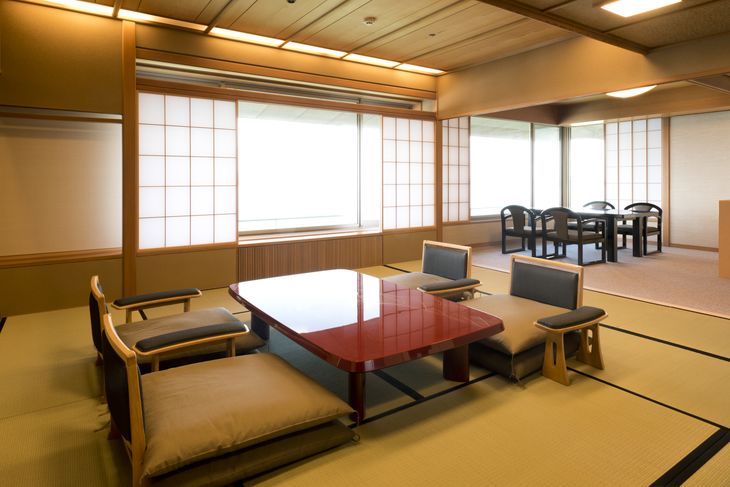 加賀屋　雪月花特選階ペア宿泊券（1泊2食 12.5畳ツインベッドルームダイニング）　旅館