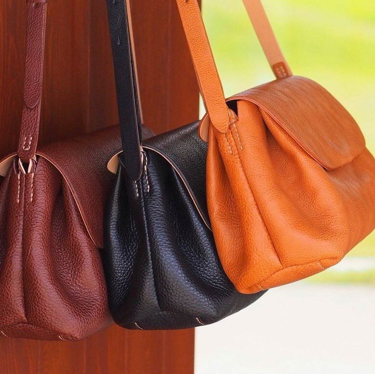 ショルダーバッグ　ポストマンバッグ　本革　ハンドメイド　鞄　バッグ